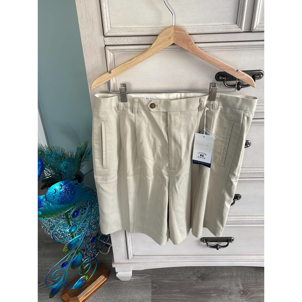 New with tags men’s cutter and buck size 36 casual beige shorts